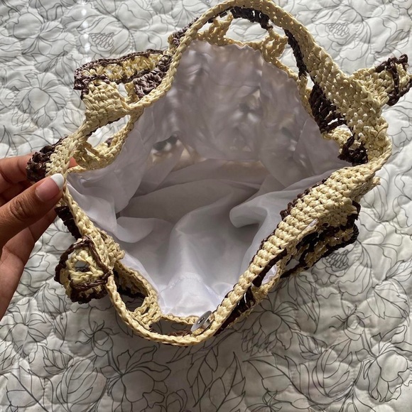 medium sized cream and brown bag <3 - Picture 2 of 2